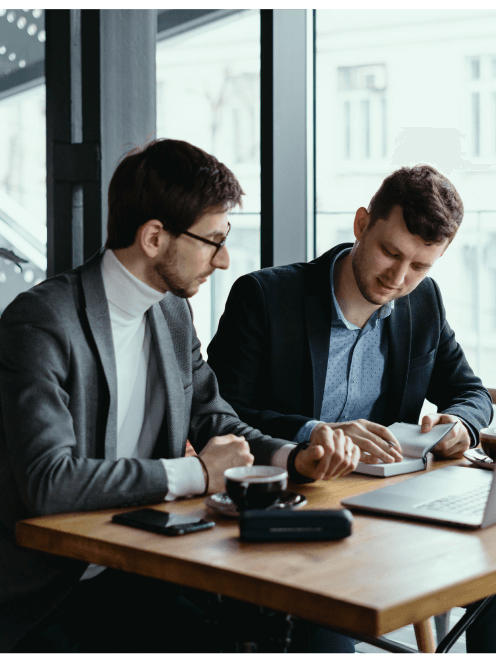 Pinnacler team providing UAE business setup services