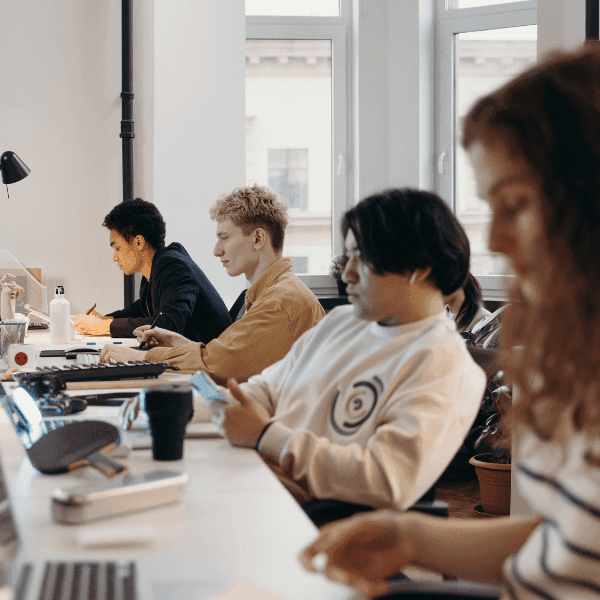 Business setup consultants in UAE discussing company formation strategy at Pinnacler