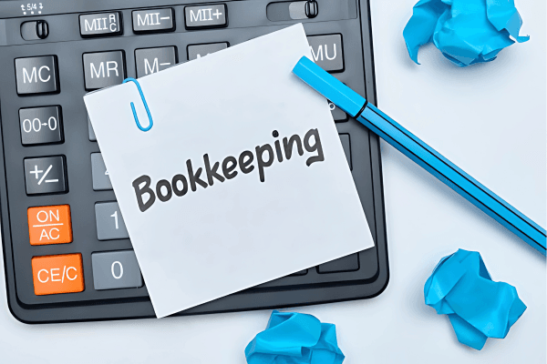 Professional bookkeeping services in UAE – Pinnacler Solutions team managing financial records